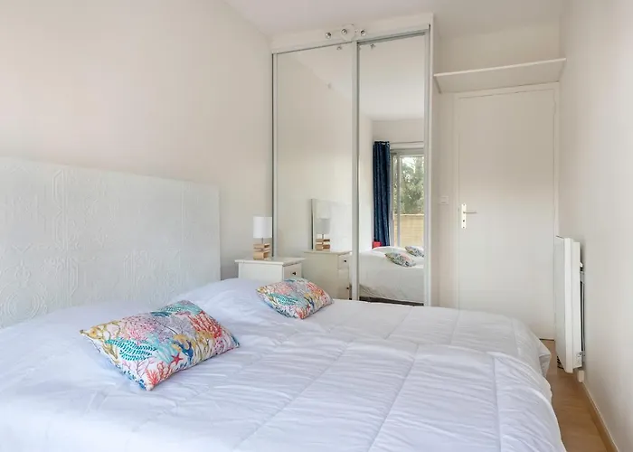 Avec Double Terrasse - 170m De La